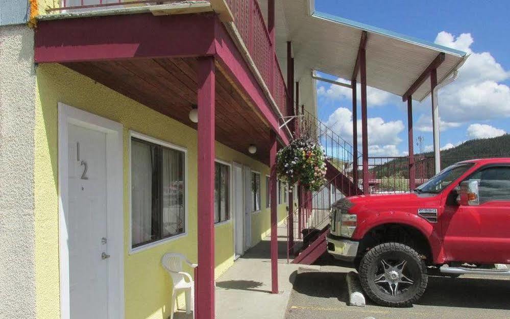 Westwood Motel 100 Mile House Exterior foto