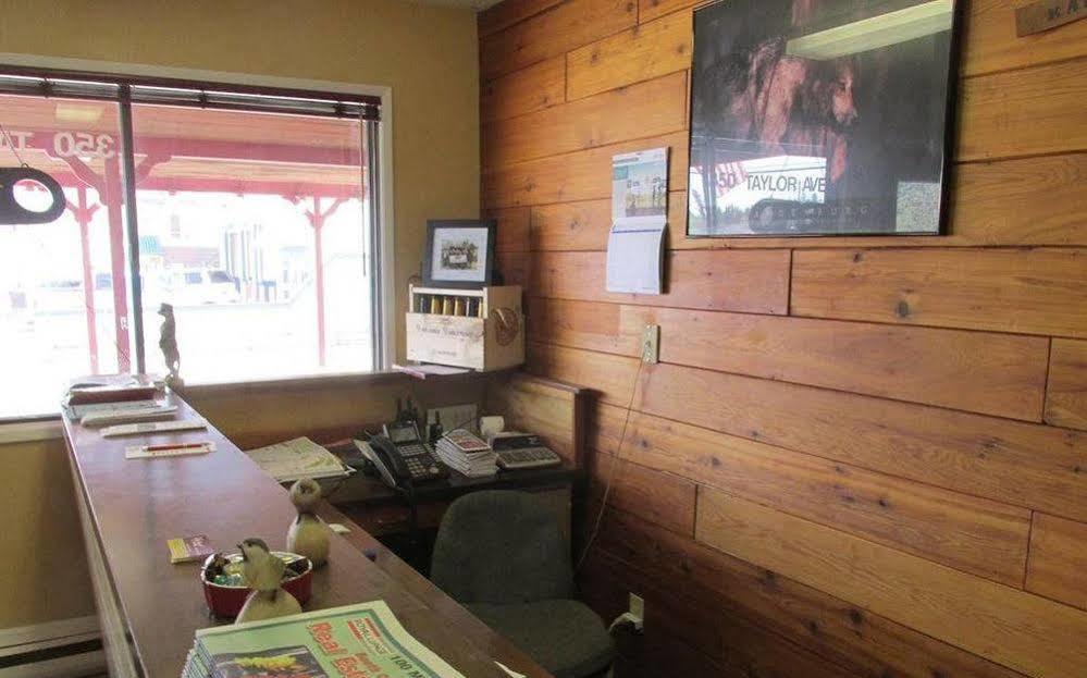 Westwood Motel 100 Mile House Exterior foto